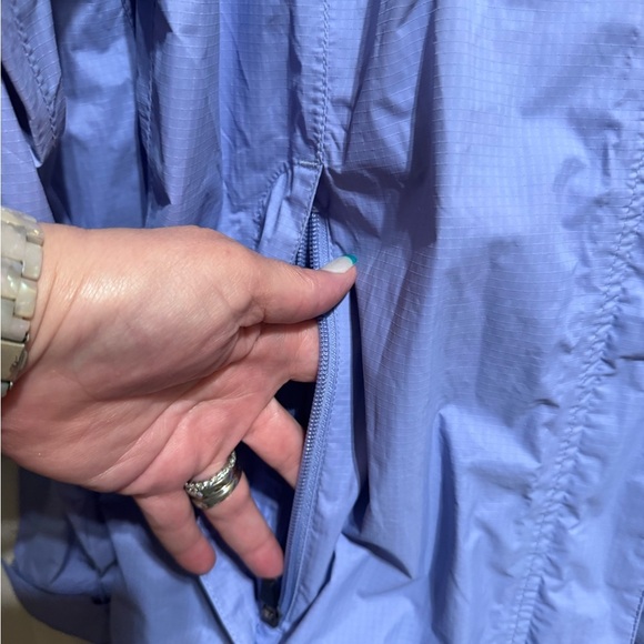 L.L. Bean Purple Hooded Rain Jacket Pockets Zipper Snap Velcro Closure Sz M - Picture 5 of 11